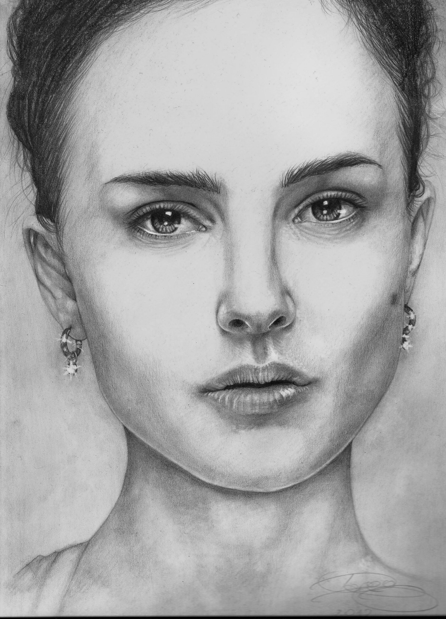 Natalie Portman – pencil on paper by Darko Mitrevski, MFA - 1970536_10202625517813028_722752348_n